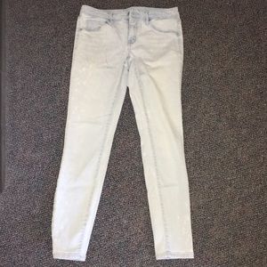 Women's light wash skinny jeans